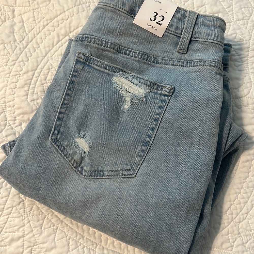 TNR High rise cropped mom jeans in light wash size 32